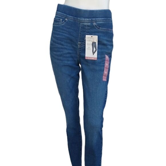 593735....Signature Levi's Pull-On Skinny Jeans Size 6M, 28" Waist - Picture 1 of 6